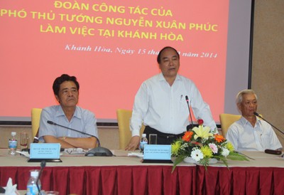 Le vice-Premier ministre Nguyen Xuan Phuc travaille avec les autorités de Khanh Hoa - ảnh 1